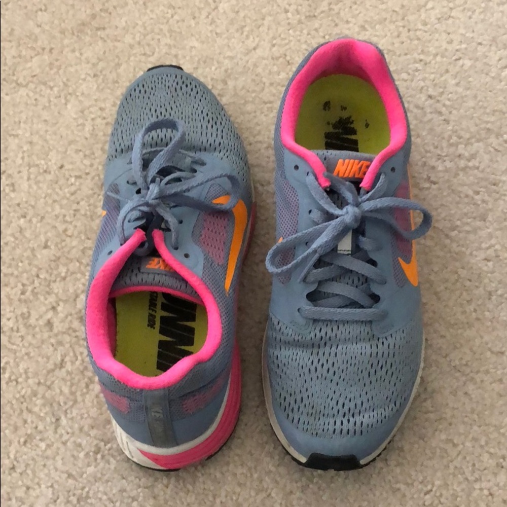 Like-new Nike running sneakers